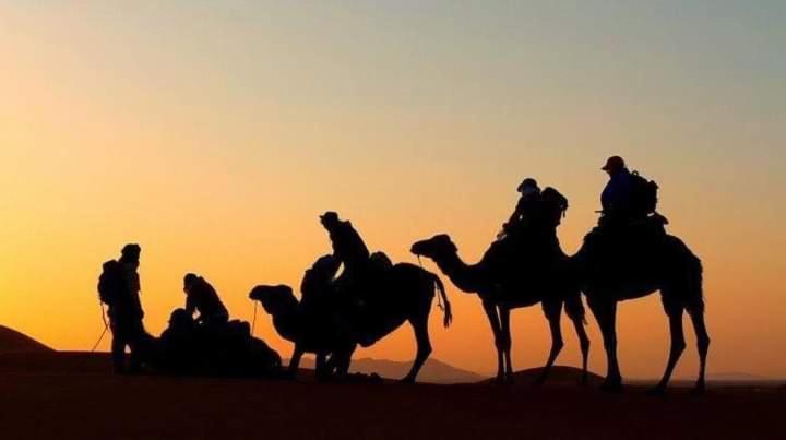 Pueblo Touareg - Private Tents Merzouga Extérieur photo
